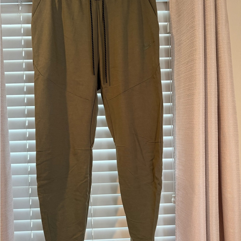 Nike Men's Khaki Tech Jogger Pants